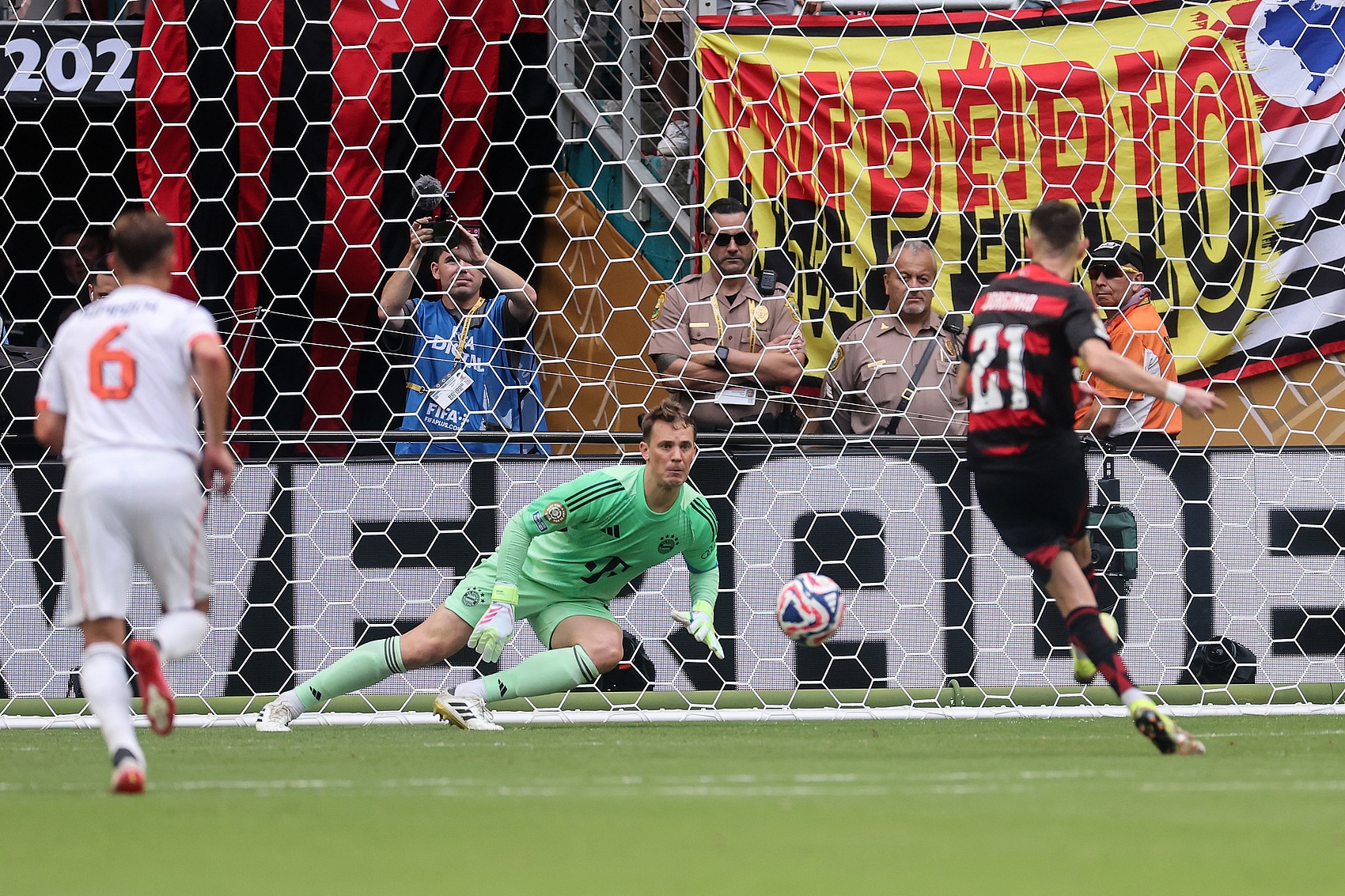 巨大的變化！ IFAB認(rèn)為修改罰球規(guī)則：將罰球踢作為死球 而進(jìn)攻方無法彌補(bǔ)射門！